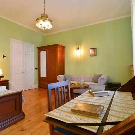 Aparthotel History House
