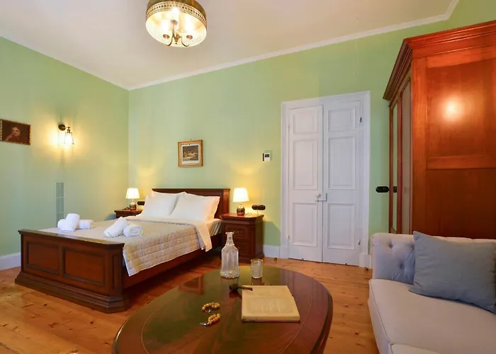 History House Aparthotel 4*