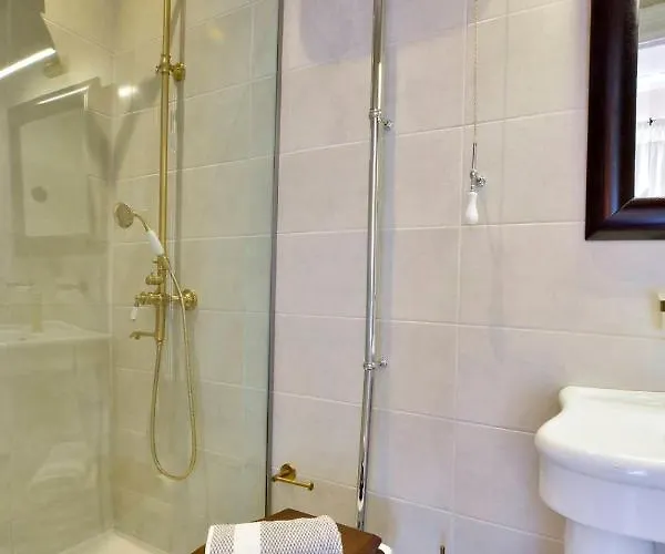 Aparthotel History House 4*