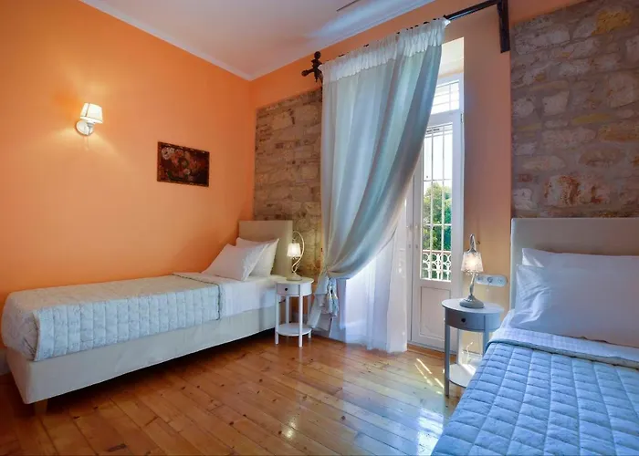 History House Aparthotel 4*