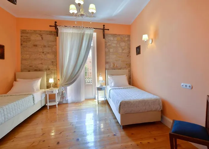 History House Aparthotel 4*