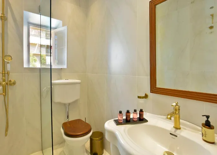 History House Aparthotel 4*