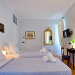 מלון דירות History House 4*