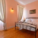 History House 4*