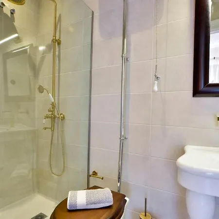 Hotel apartamentowy History House *