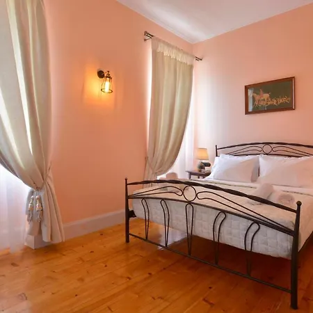 History House 4*