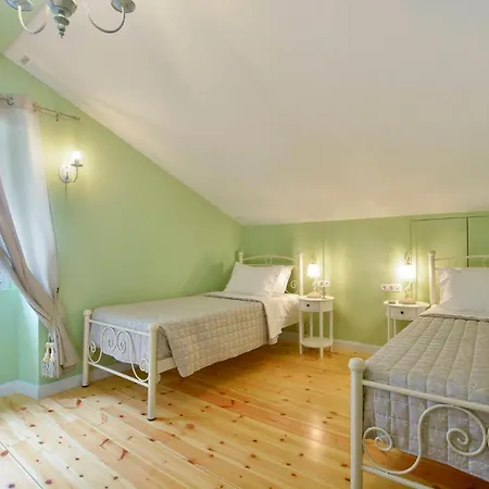 History House 4*