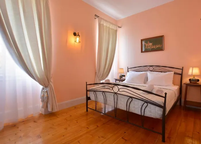 History House 4*