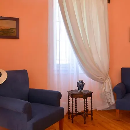 History House Aparthotel 4*